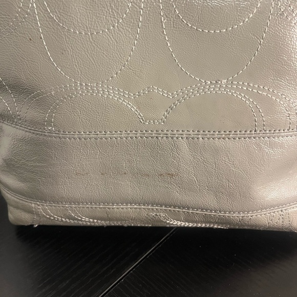 Coach Silver Metallic Tote Bag with Minimalist Design - Picture 3 of 7
